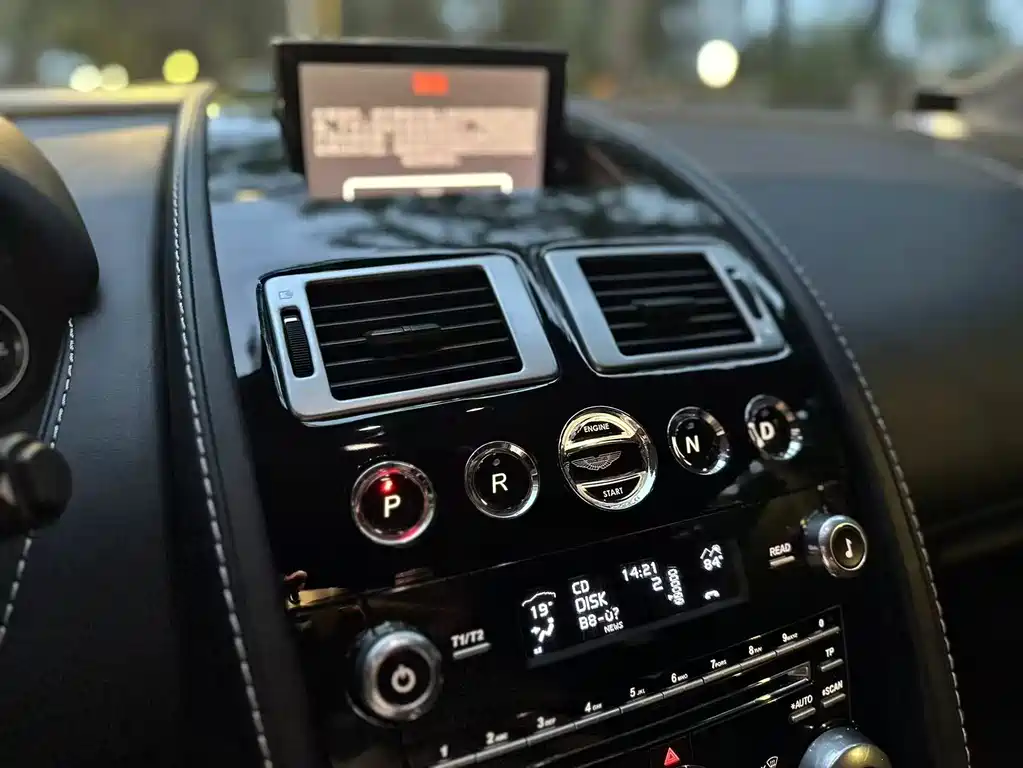 Aston Martin Rapide 2013 — фото 8