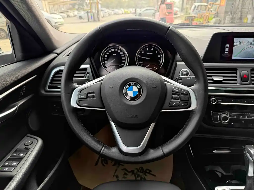 BMW 1 Series 2018 — фото 9