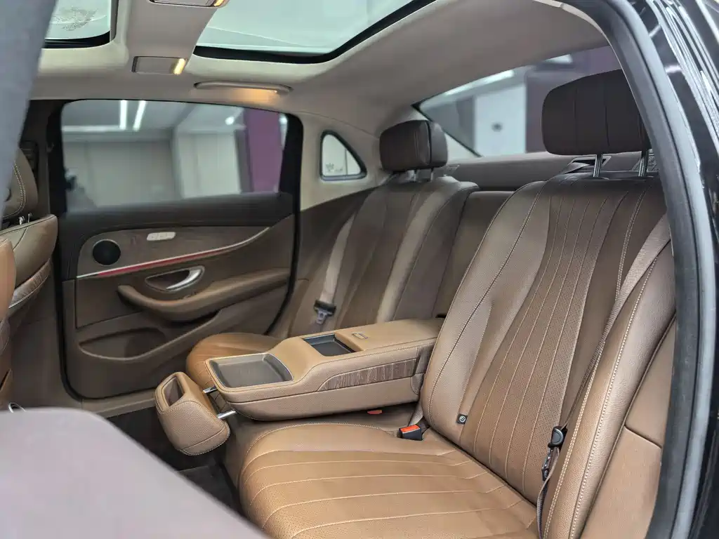Mercedes-Benz E-Class 2021 — фото 31
