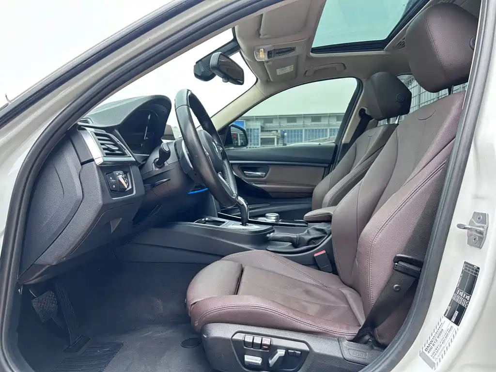 BMW 3 Series 2019 — фото 12