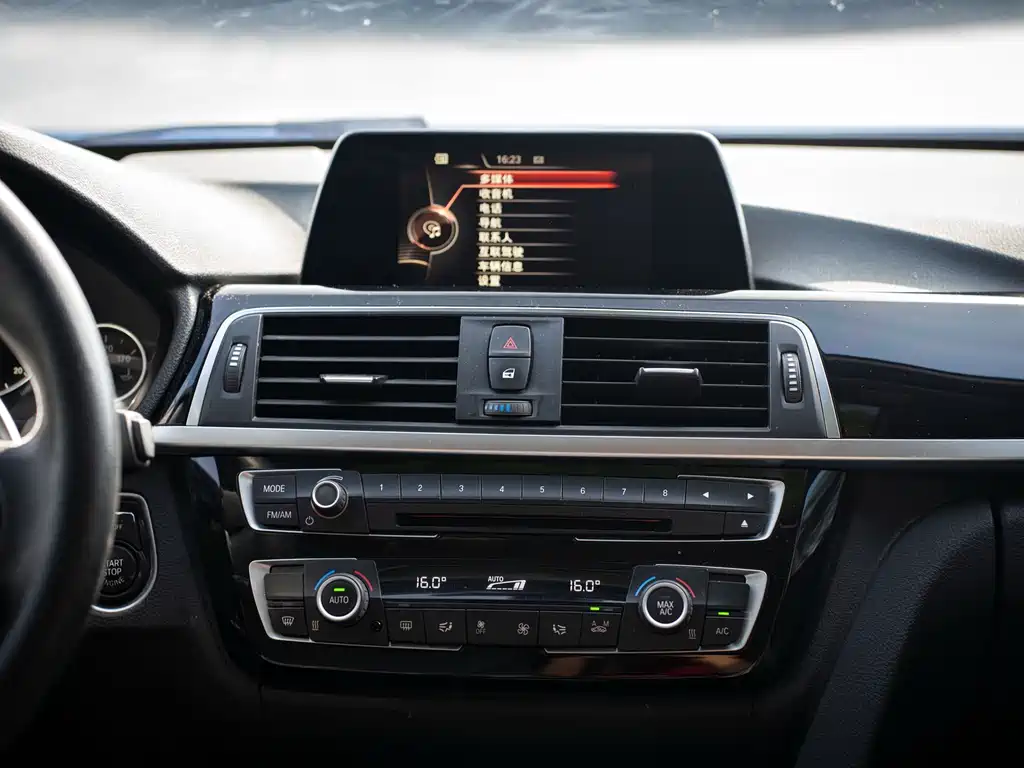 BMW 3 Series 2017 — фото 13