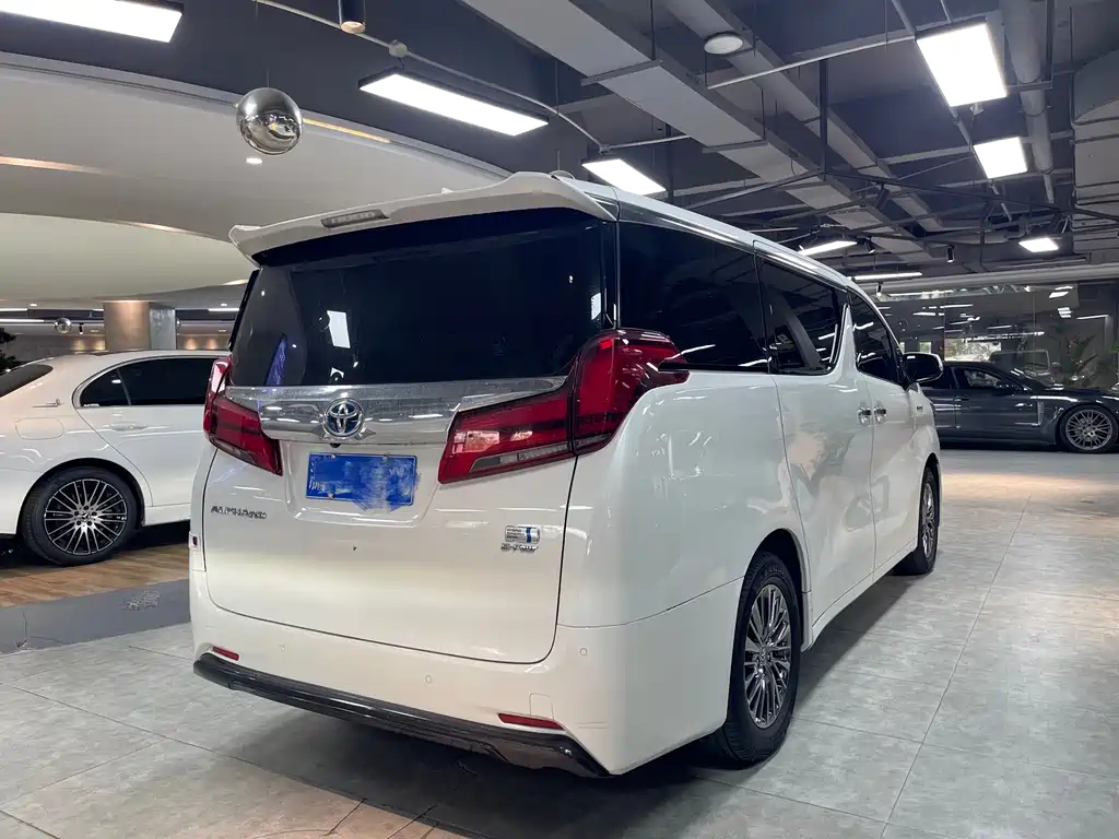 Toyota Alphard 2022 — фото 6