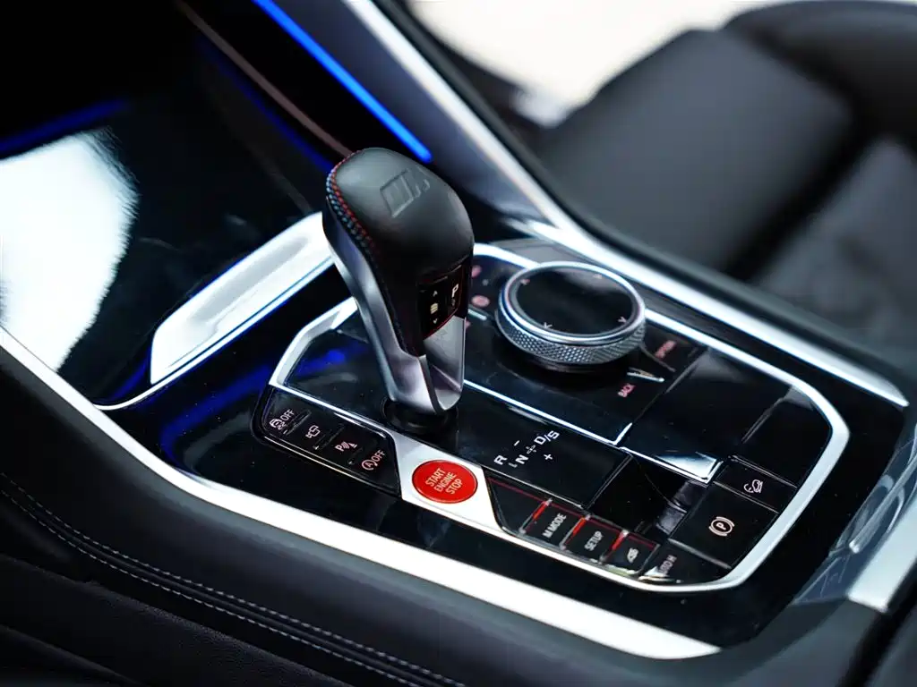 BMW X6 M 2022 — фото 31