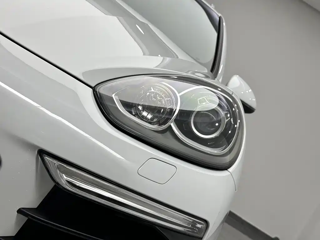 Porsche Cayenne 2016 — фото 17