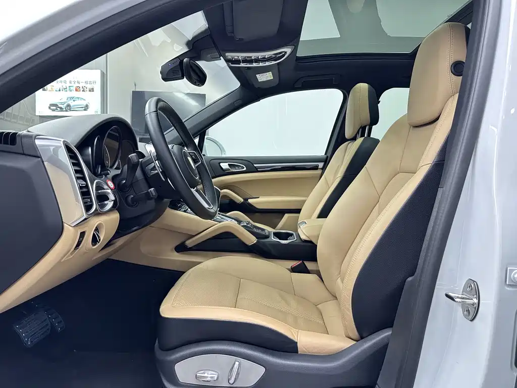 Porsche Cayenne 2016 — фото 10
