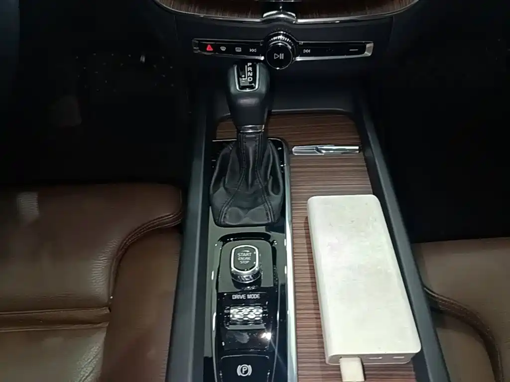 Volvo XC60 2021 — фото 14