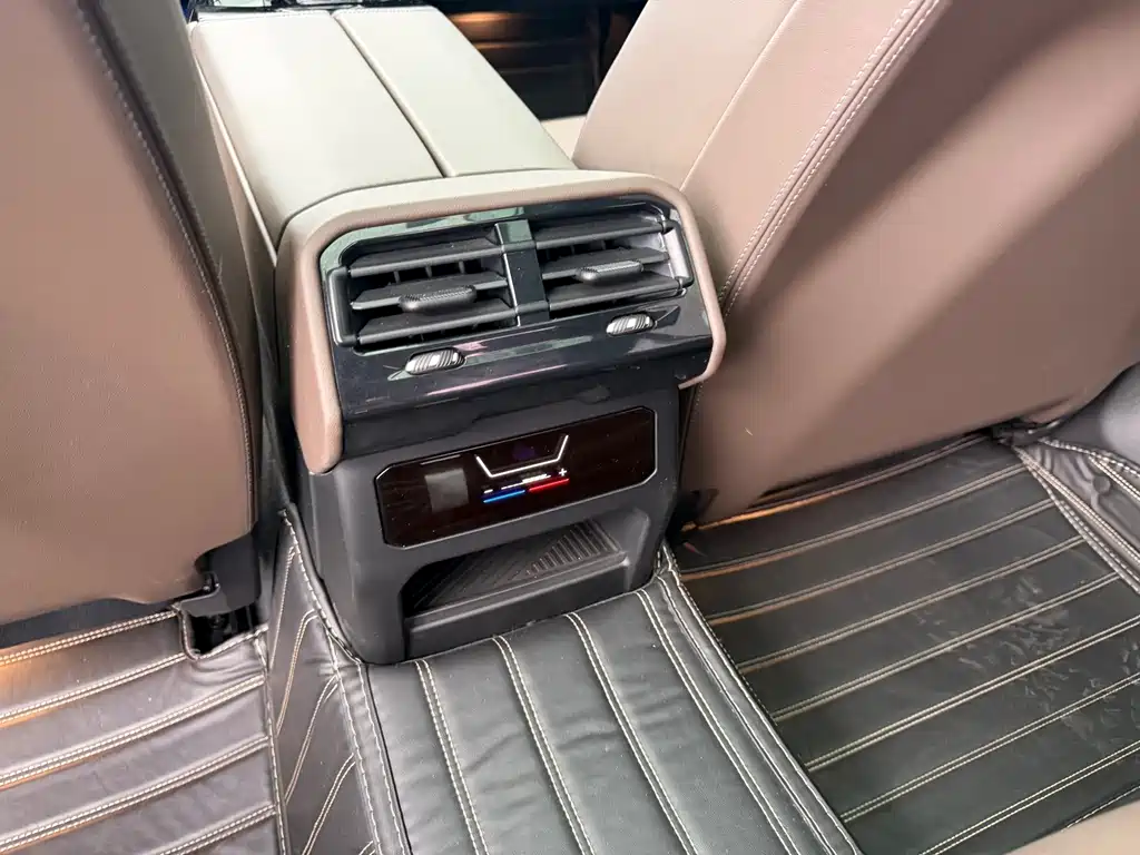 BMW 5 Series 2024 — фото 16