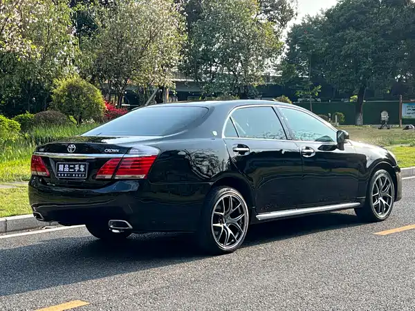 Toyota Crown 2012