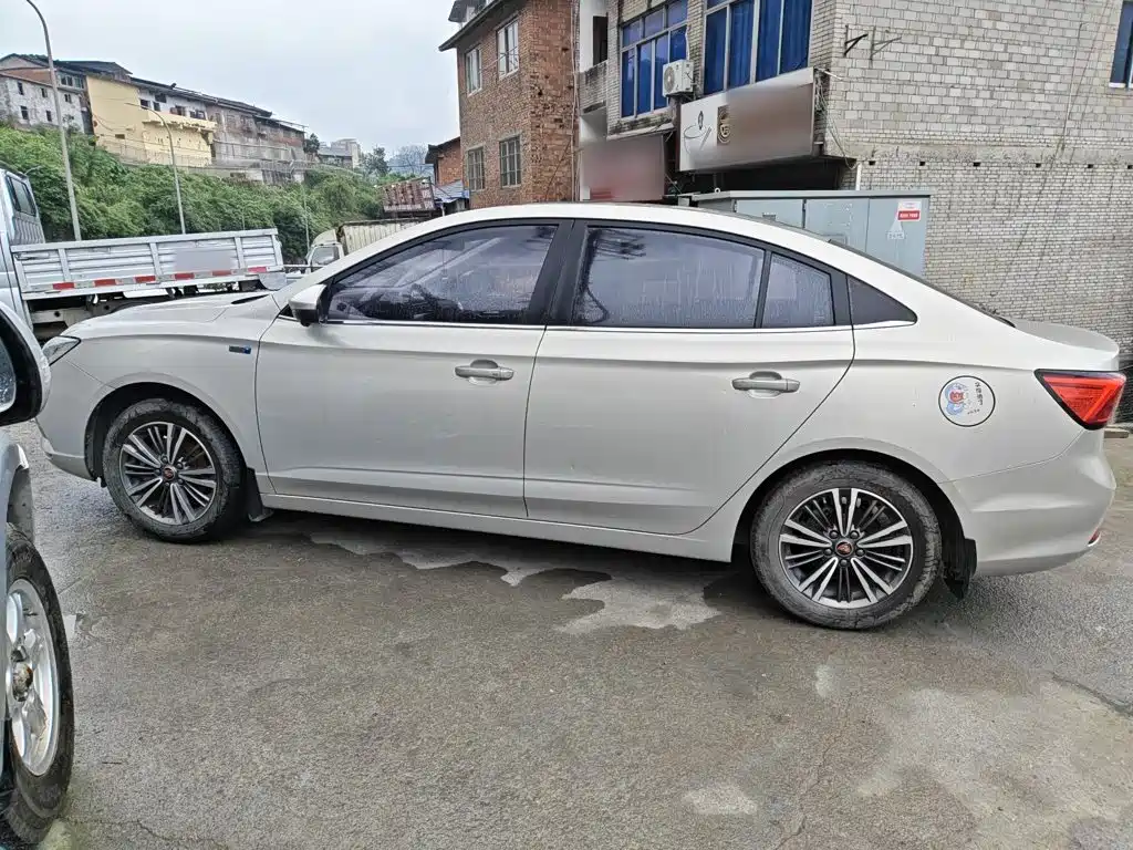 Roewe i5 2018 — фото 10