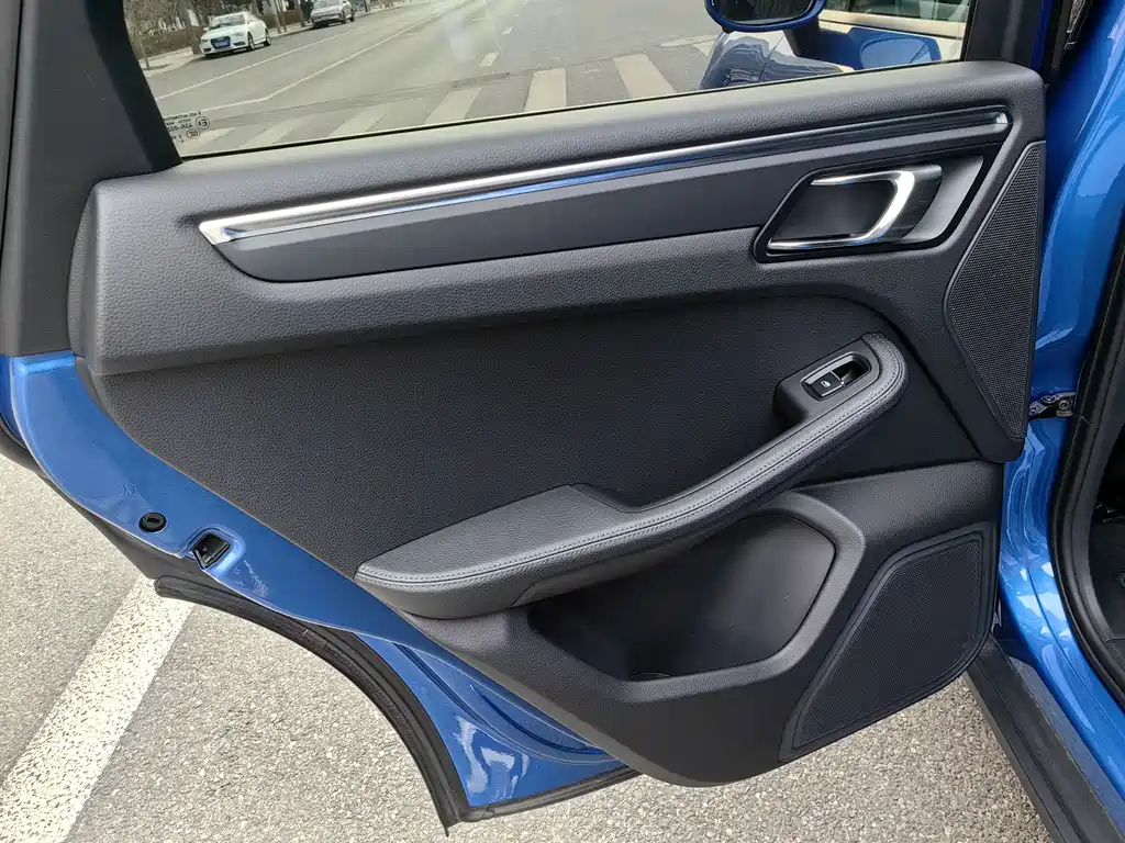 Porsche Macan 2015 — фото 18