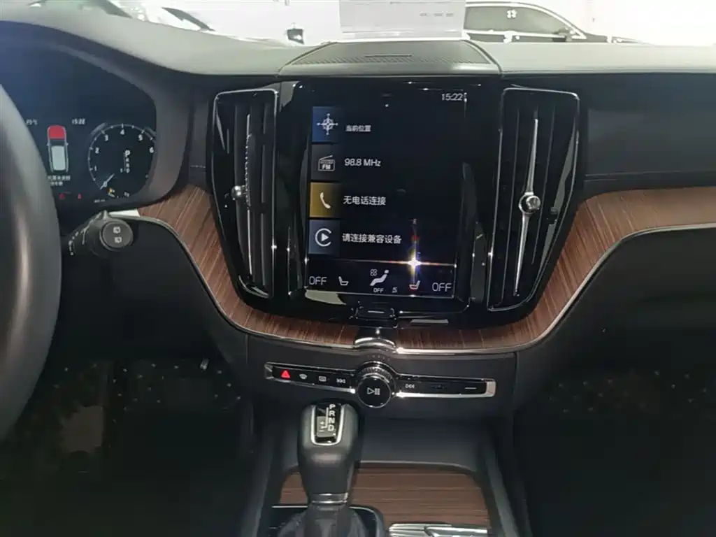 Volvo XC60 2021 — фото 13