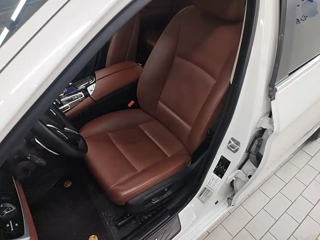 BMW 5 Series 2015 — фото 15