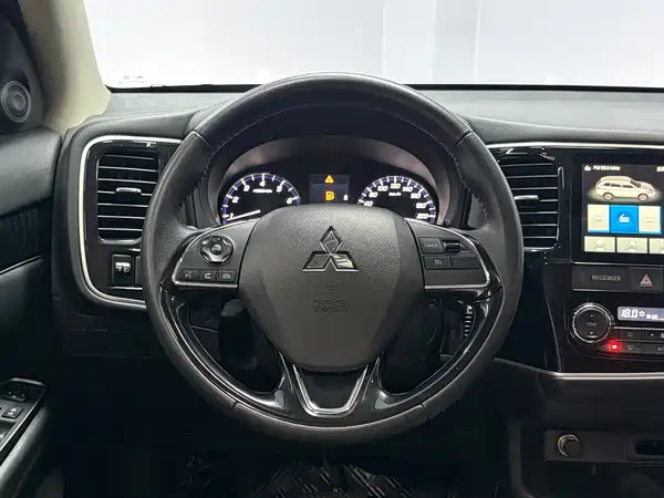 Mitsubishi Outlander 2023