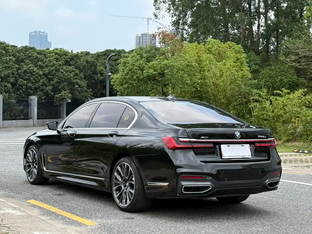 BMW 7 Series 2023 — фото 13