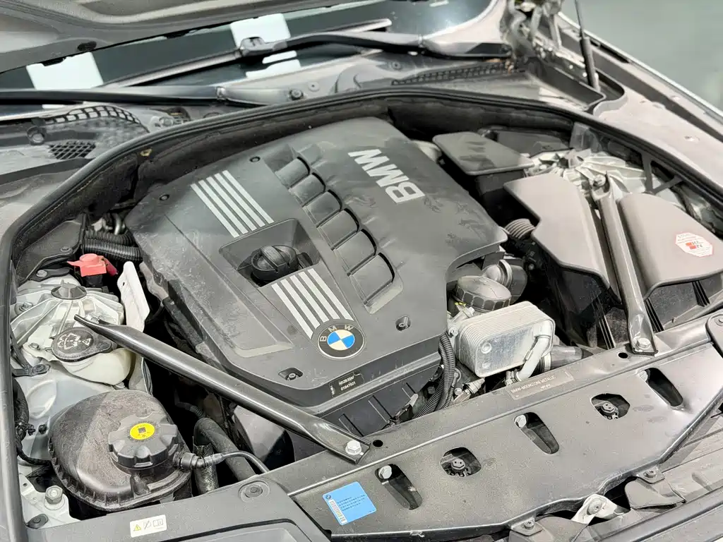 BMW 5 Series 2010 — фото 18