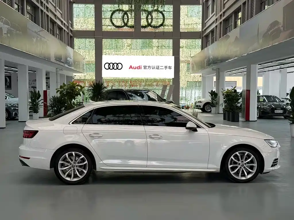 Audi A4L 2018 — фото 3