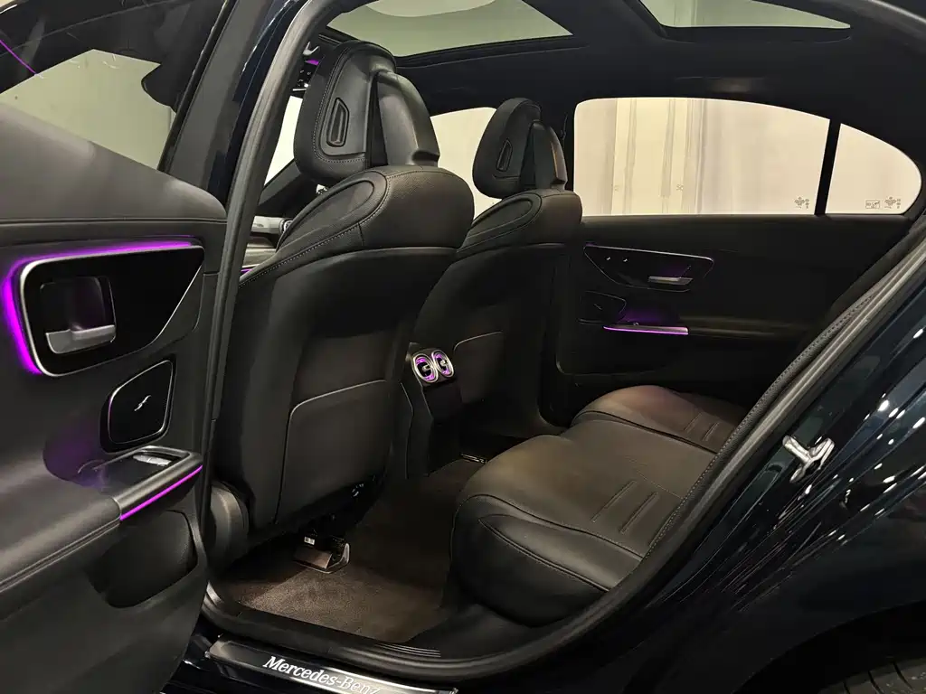 Mercedes-Benz C-Class 2023 — фото 9