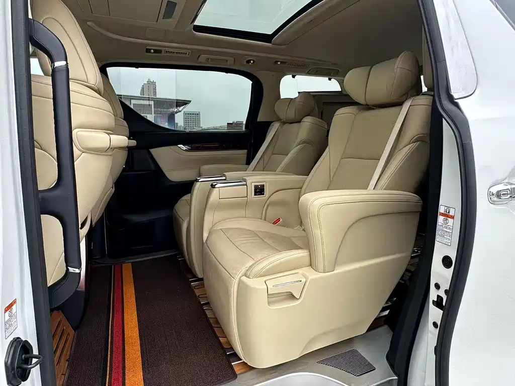 Toyota Alphard 2022 — фото 11