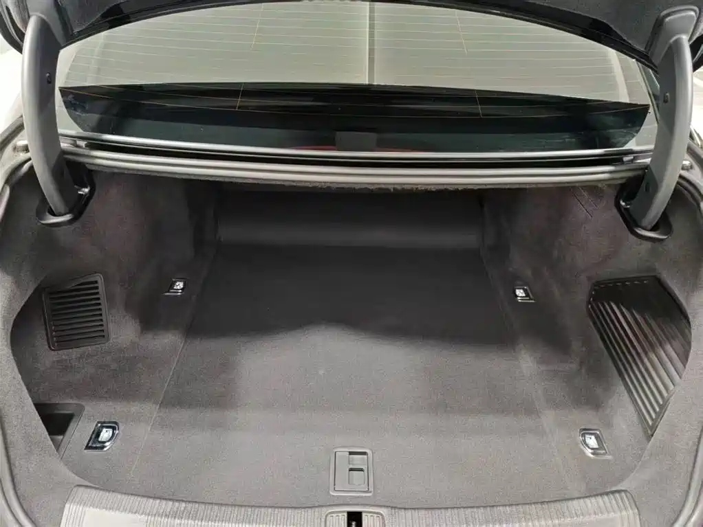 Audi A8 2022 — фото 17