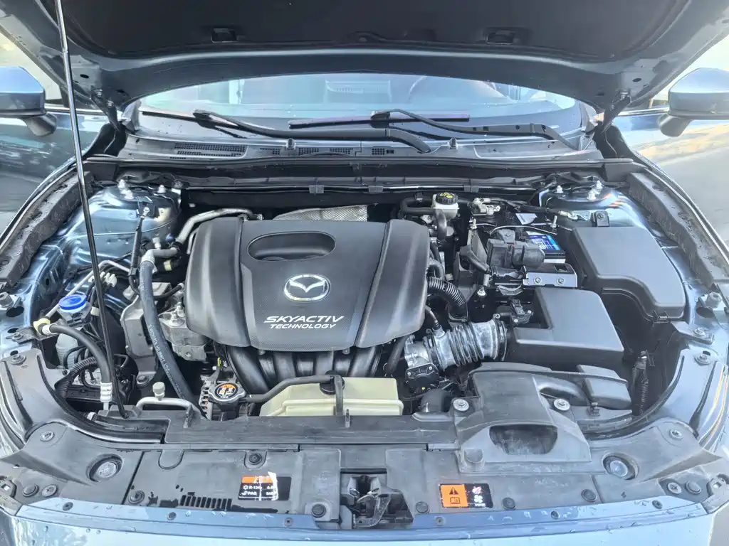 Mazda 3 Axela 2019 — фото 15