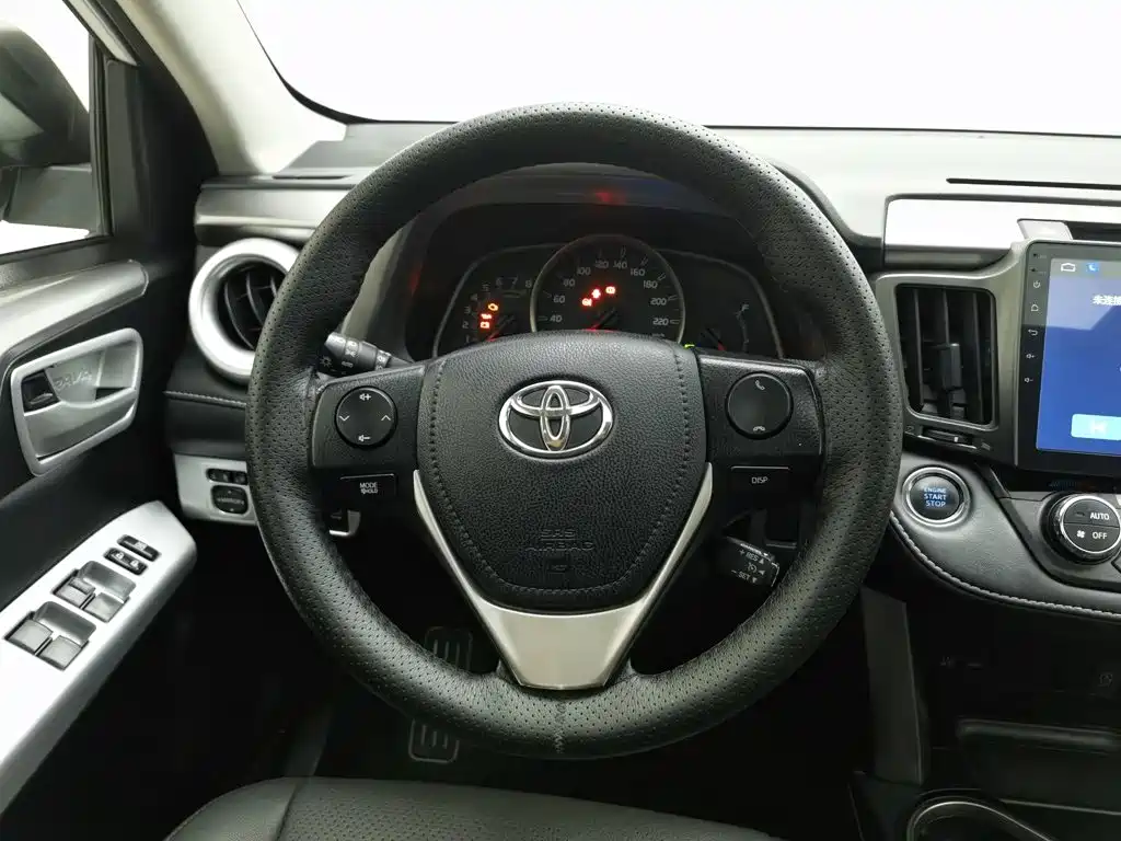 Toyota RAV4 2017 — фото 11