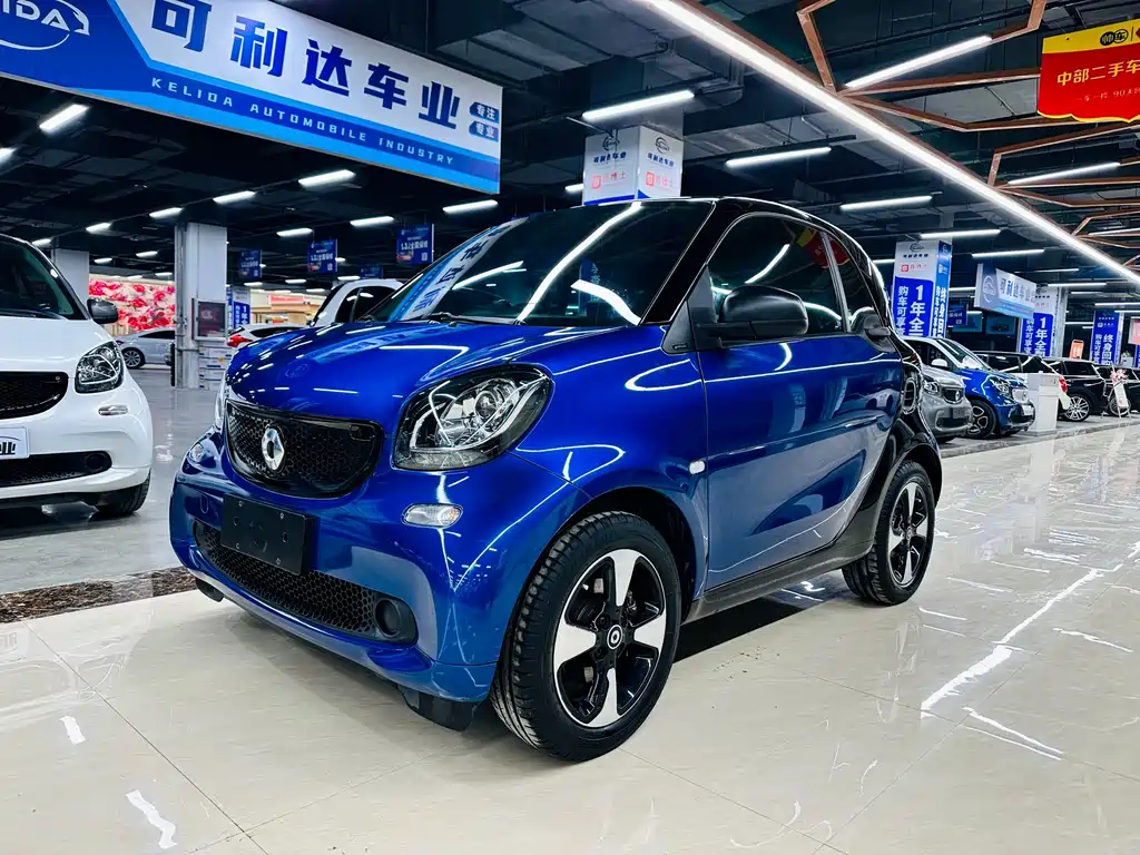 smart Fortwo 2018 — фото 1