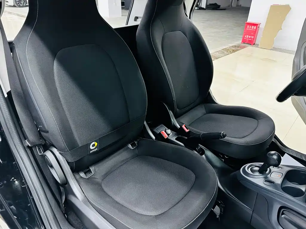 smart Fortwo 2018 — фото 17