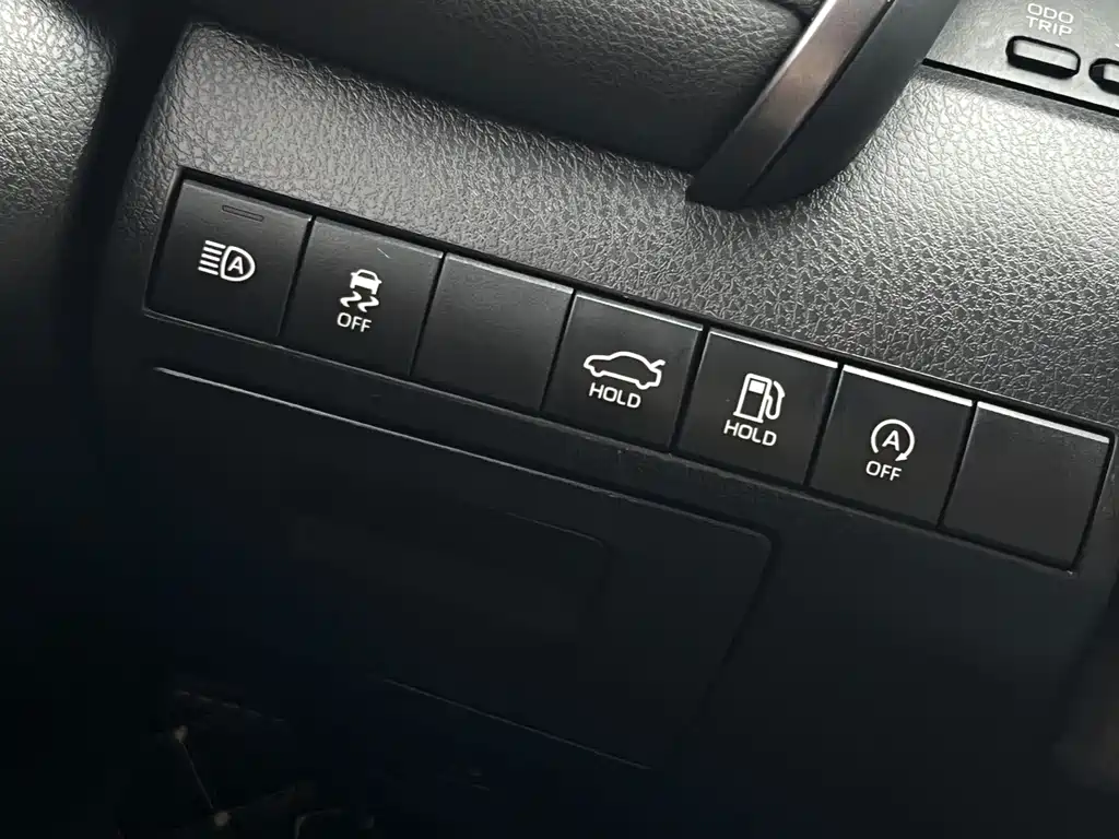 Toyota Camry 2019 — фото 18