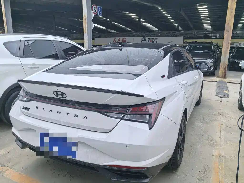 Hyundai Elantra 2022