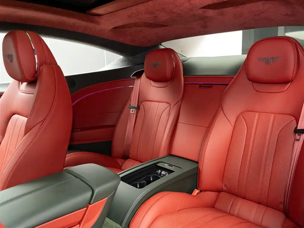 Bentley Continental 2024 — фото 12