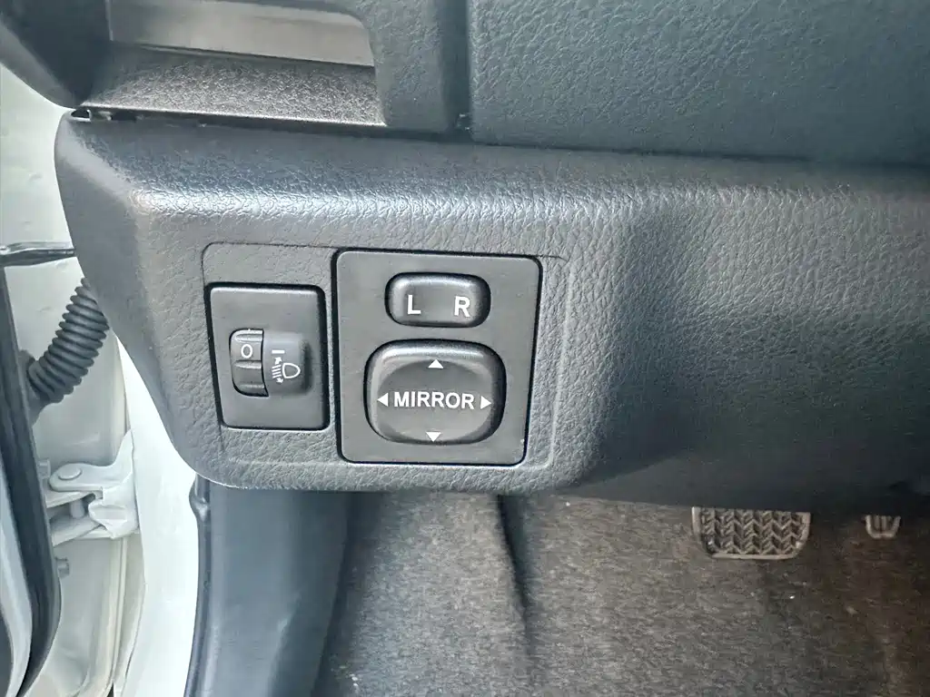 Toyota Yaris L 2022 — фото 12