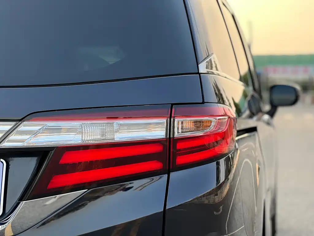 Honda Odyssey 2015 — фото 27
