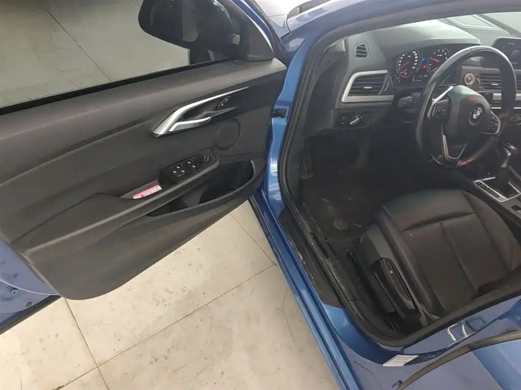 BMW 1 Series 2018 — фото 16