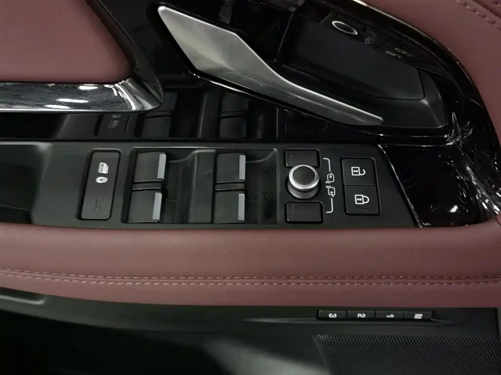 Land Rover Evoque 2024 — фото 9