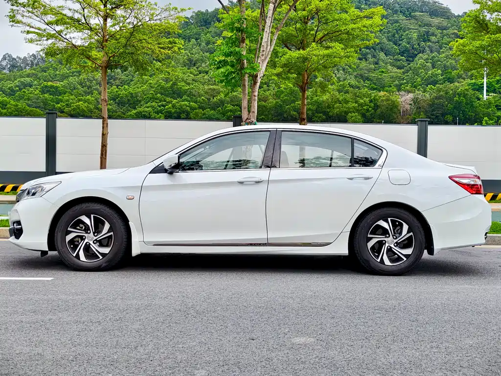 Honda Accord 2017 — фото 17