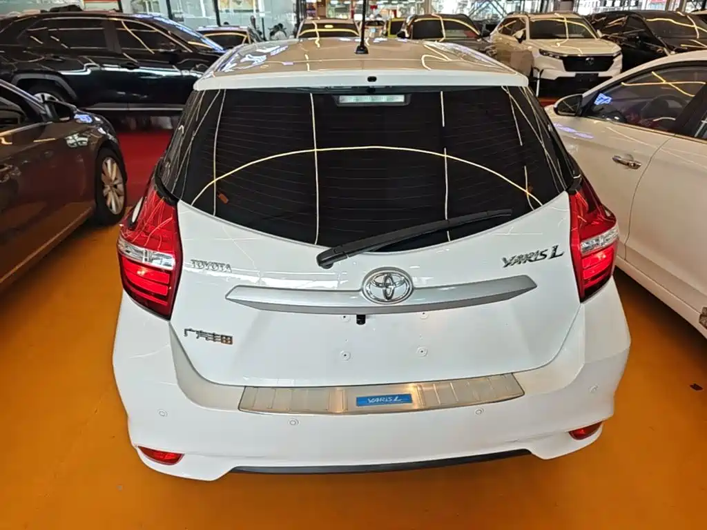 Toyota Yaris L 2021