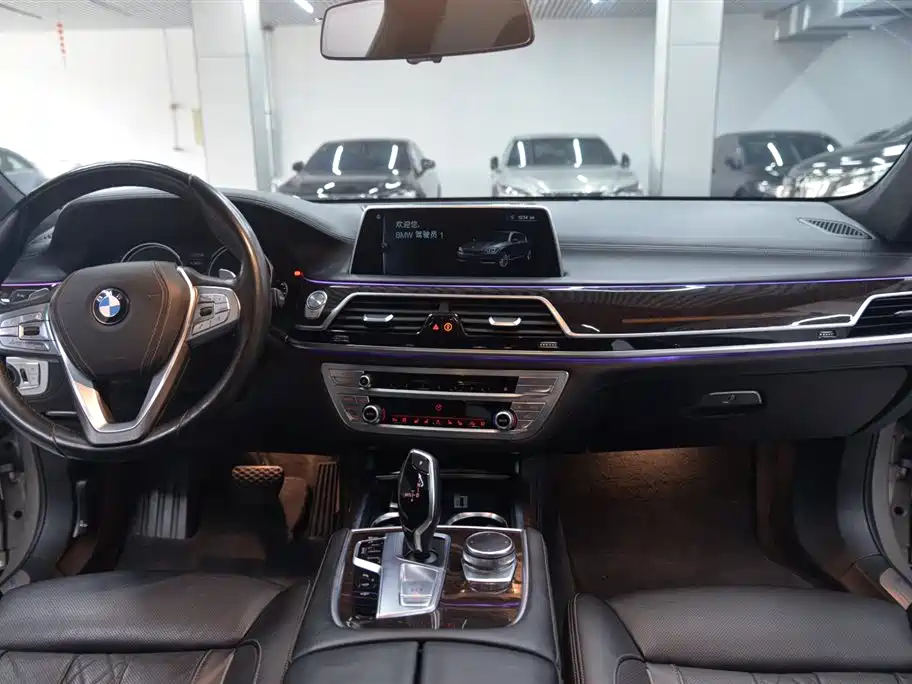 BMW 7 Series 2016 — фото 8