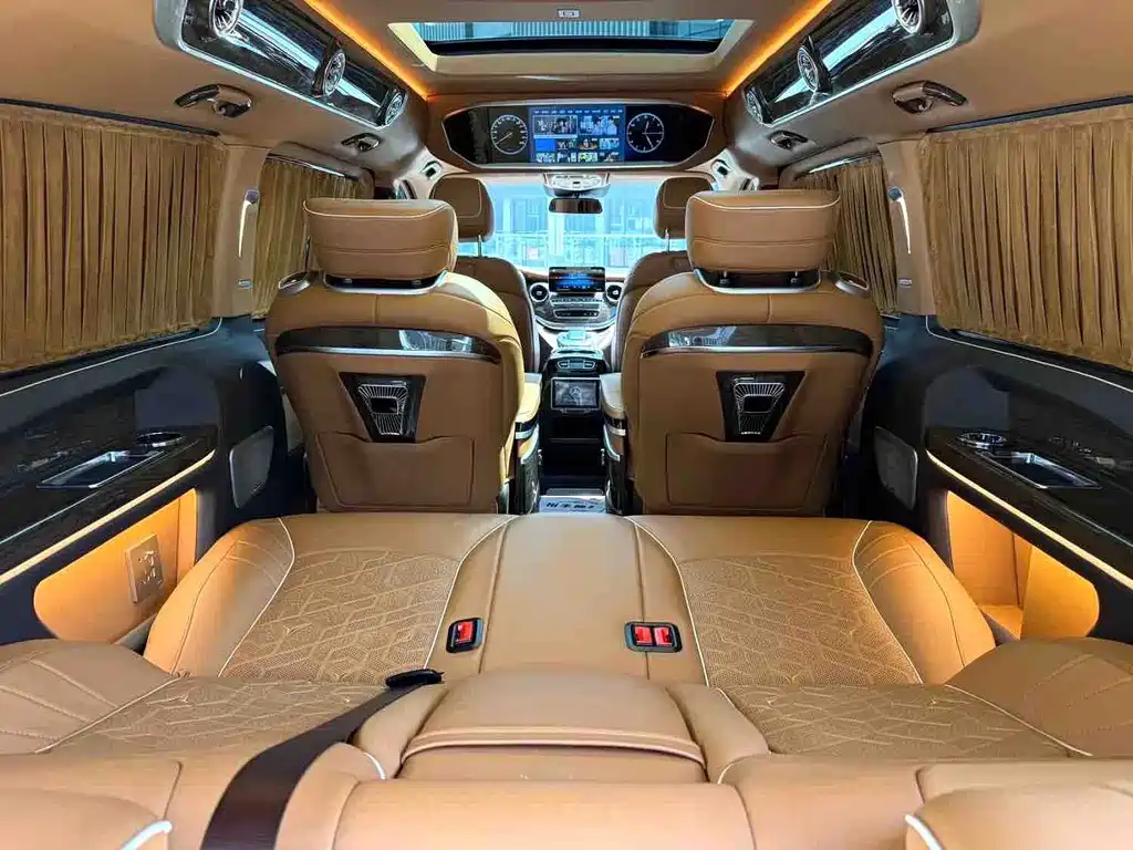 Mercedes-Benz V-Class 2023 — фото 16