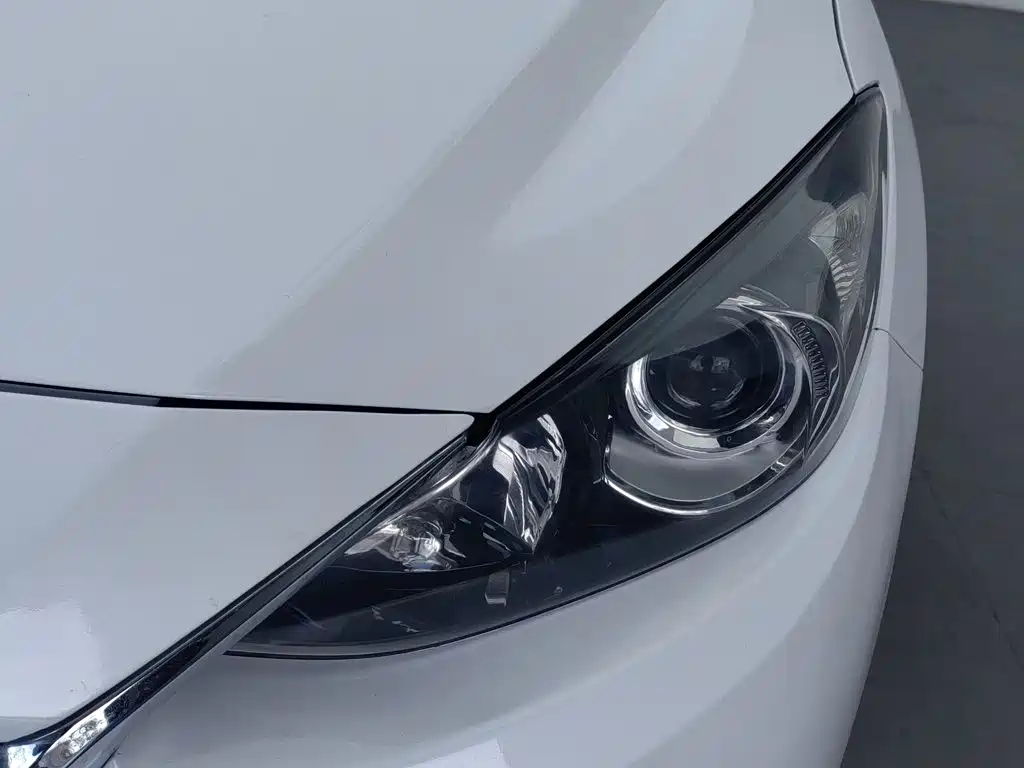 Mazda 3 Axela 2015