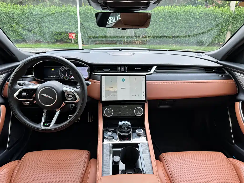 Jaguar XFL 2024 — фото 14