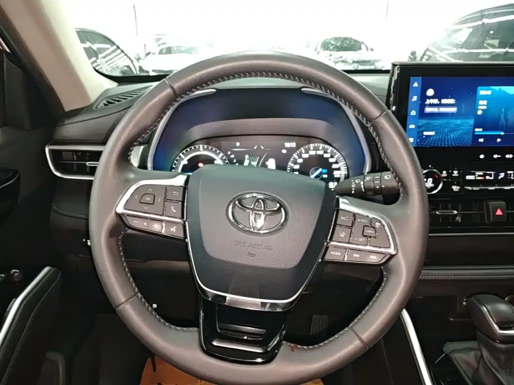 Toyota Highlander 2023 — фото 11