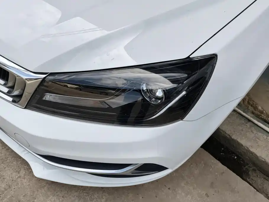 Geely Emgrand 2021