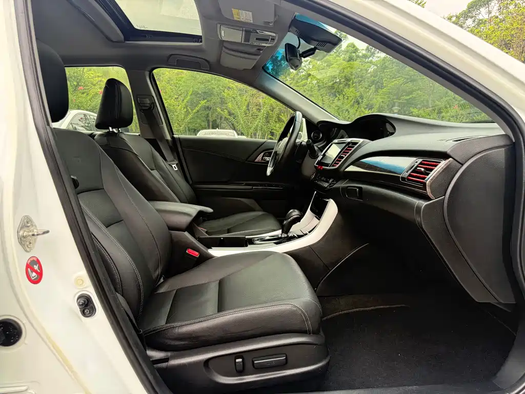Honda Accord 2016 — фото 13