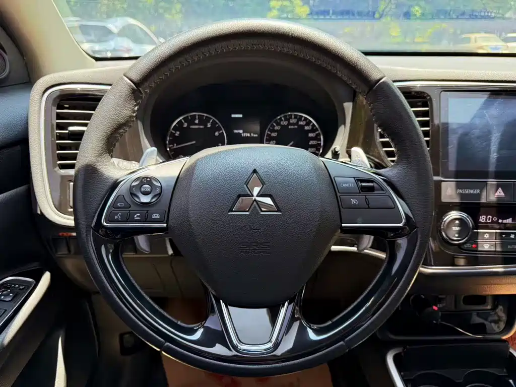 Mitsubishi Outlander 2019 — фото 15