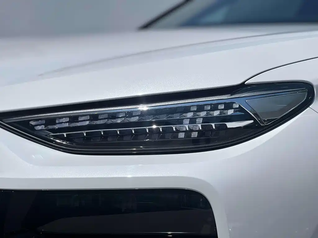 Audi Q6L e-tron 2025 — фото 12