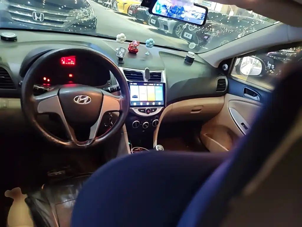 Hyundai Verna 2016 — фото 10