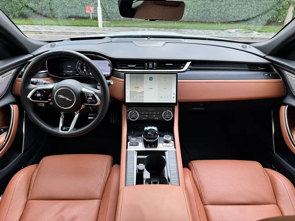 Jaguar XFL 2024 — фото 15