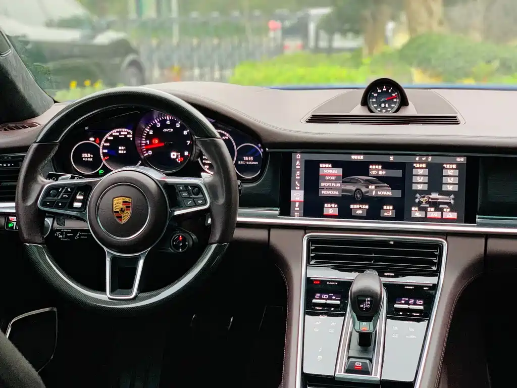Porsche Panamera 2019 — фото 8