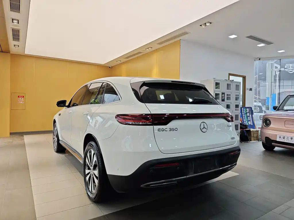 Mercedes-Benz EQC 2022 — фото 27