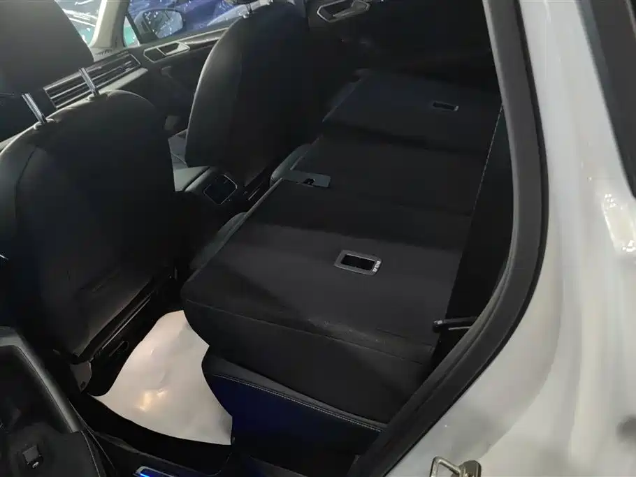 Volkswagen Tiguan L PHEV 2023 — фото 11